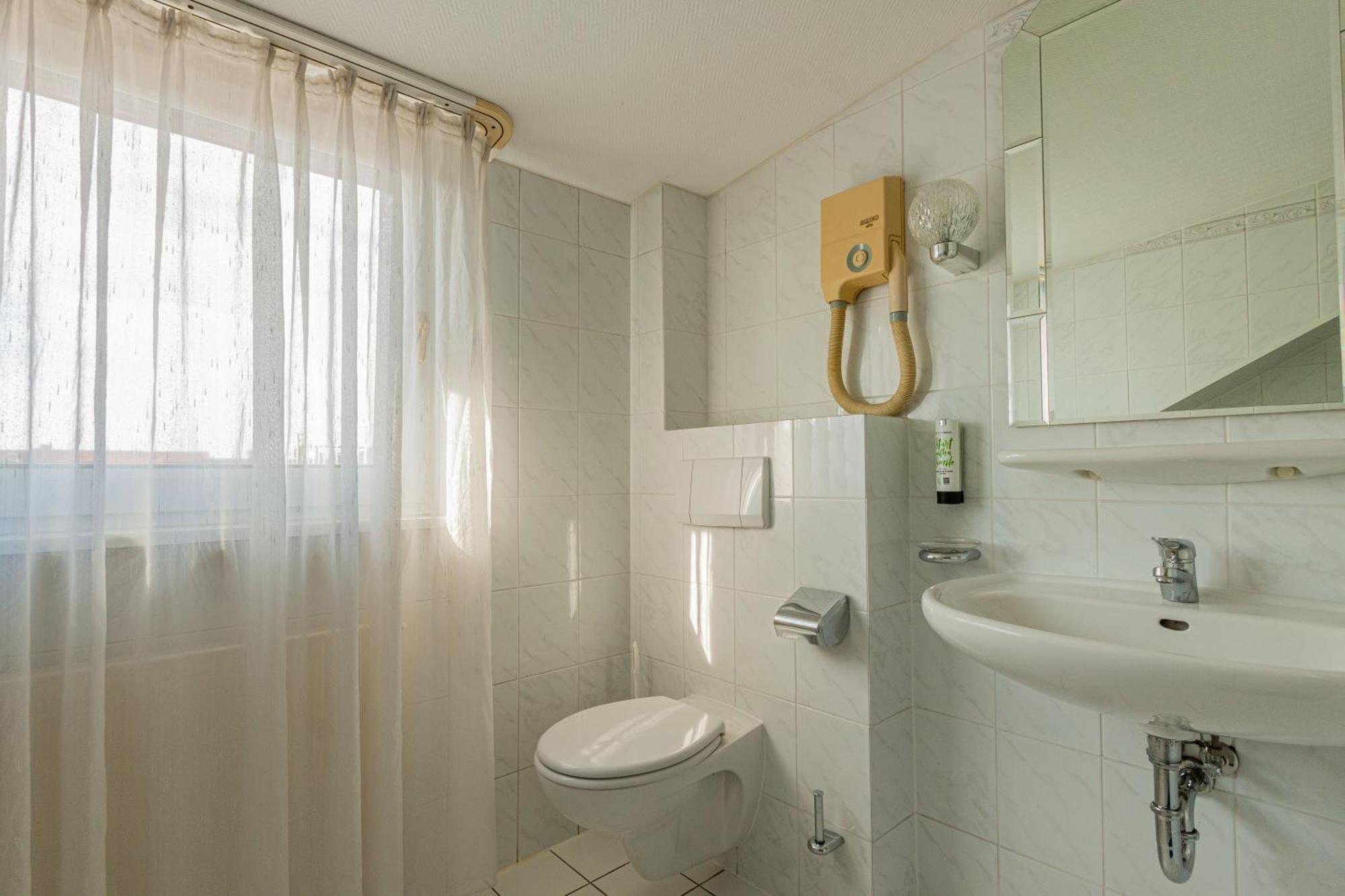 Pension Fuer Monteure In Dresden, Zimmer Mit Eigenem Bad Und Grosser Gemeinschaftskueche Extérieur photo