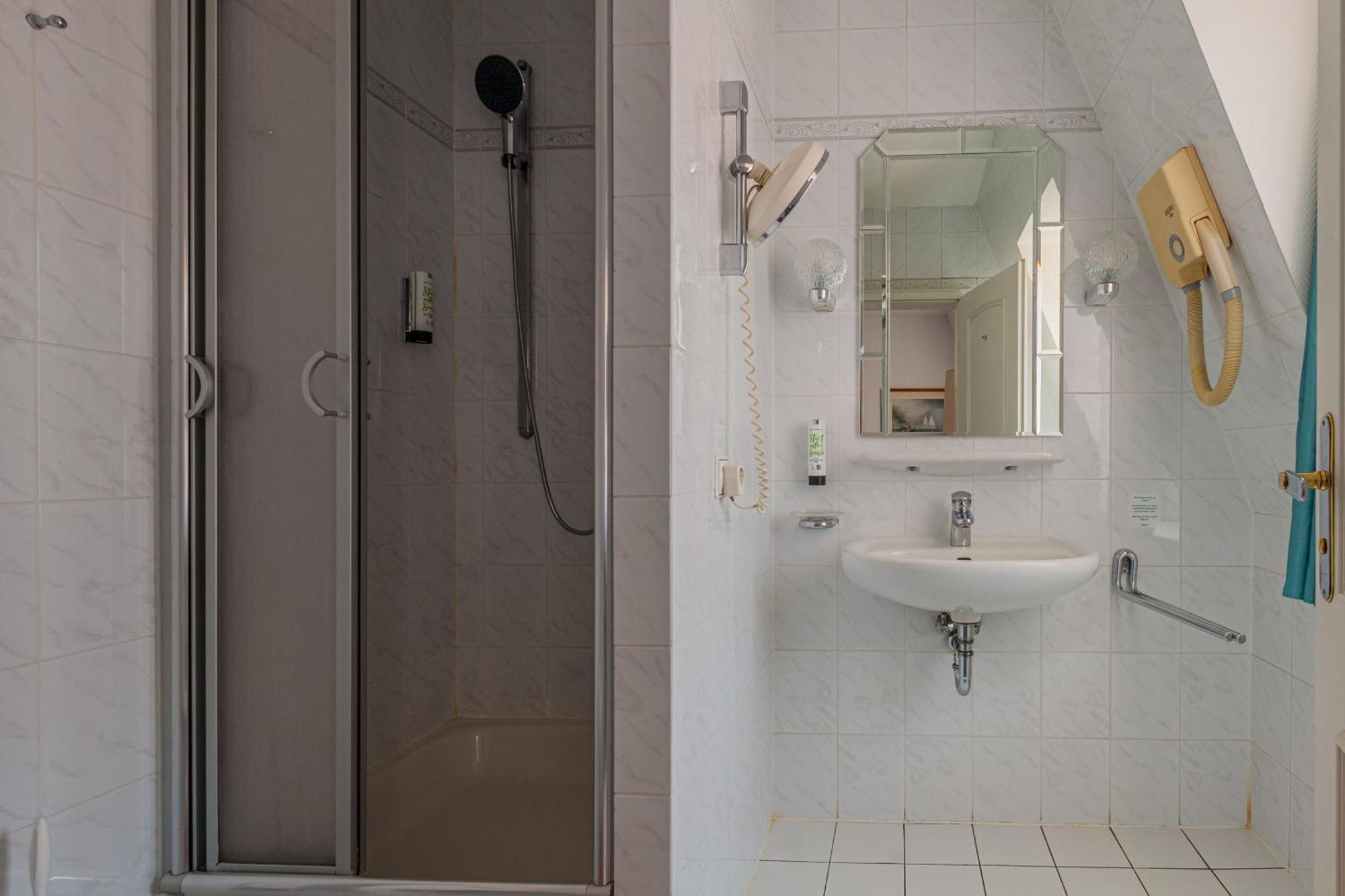 Pension Fuer Monteure In Dresden, Zimmer Mit Eigenem Bad Und Grosser Gemeinschaftskueche Extérieur photo